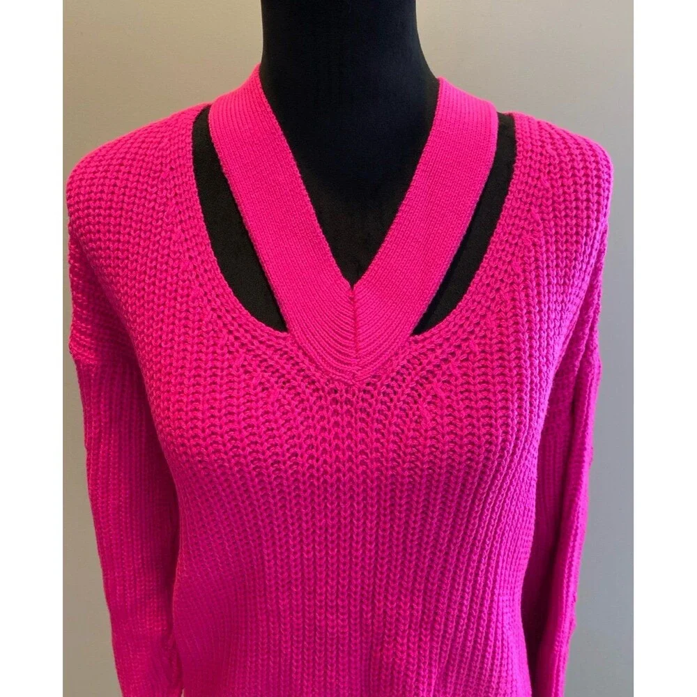 Magenta Pink Sweater Plus Size 0XL V Neck Loose Knit + Stretch Unique Neckline‎